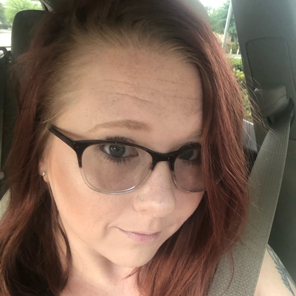 Meet your Posher, Elizabeth - Picture 2 of 3